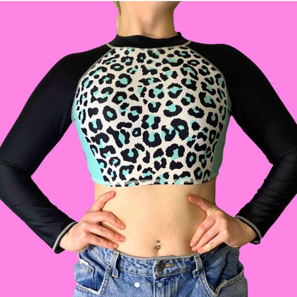 Y2K LEOPARD PRINT LISA FRANK RASH GUARD CROP TOP